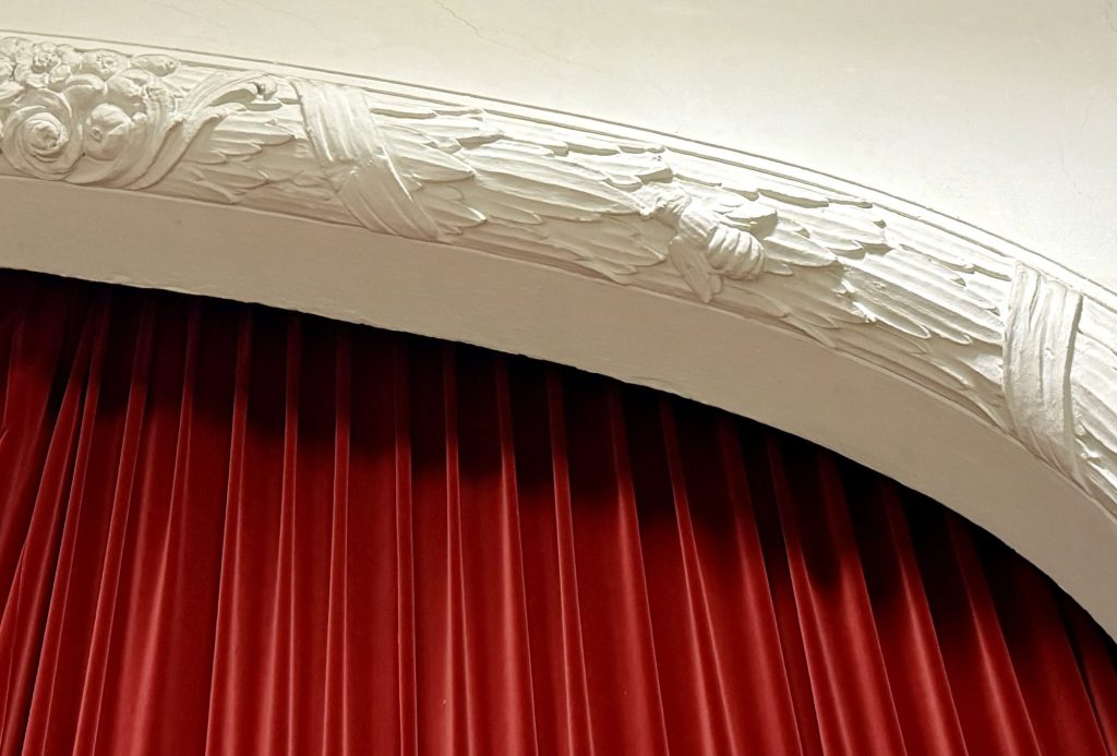 #kulturwissen – Bühne mit&nbsp;Biene